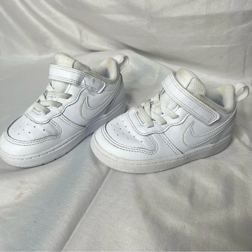 Nike White Low-Top Sneakers with Velcro Closure